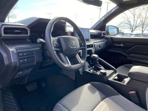 Used 2025 Toyota Tacoma TRD Off-Road image 9