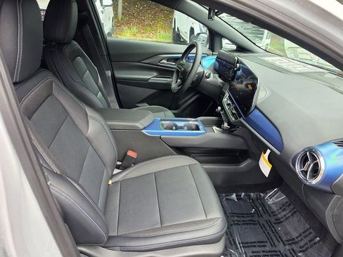 New 2026 Chevrolet Equinox EV LT AWD/4WD image 11