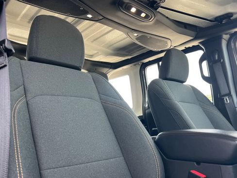 Used 2024 Jeep Wrangler Sport image 19