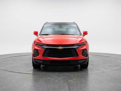 Used 2025 Chevrolet Blazer LT FWD image 2