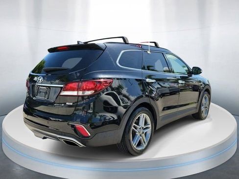 Used 2017 Hyundai Santa Fe SE w/ Ultimate Package FWD image 4