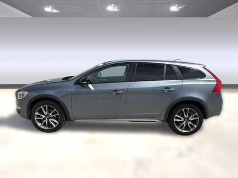 Used 2018 Volvo V60 T5 Cross Country w/ Convenience Package AWD/4WD image 2
