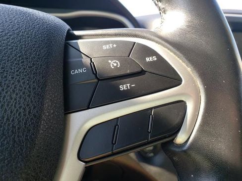 Used 2018 Jeep Cherokee Trailhawk image 22