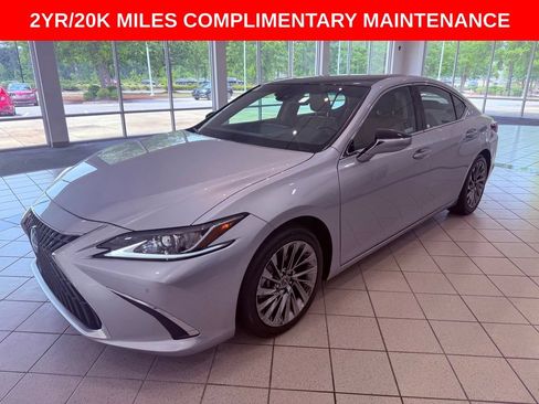 Certified 2024 Lexus ES 350 w/ Technology Package FWD image 3