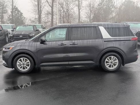 Used 2023 Kia Carnival LX image 7