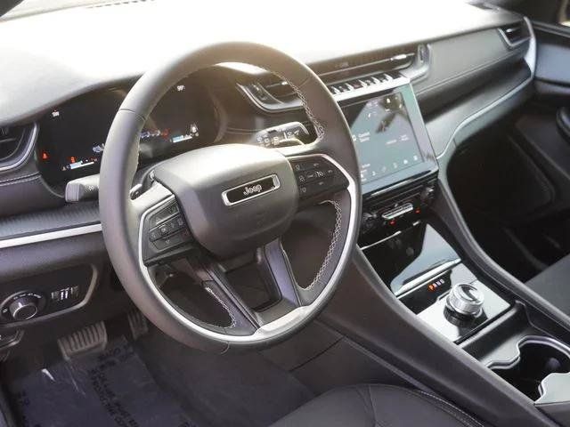 Certified 2024 Jeep Grand Cherokee Laredo RWD image 17