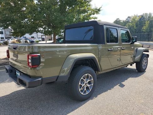 New 2025 Jeep Gladiator Sport image 6