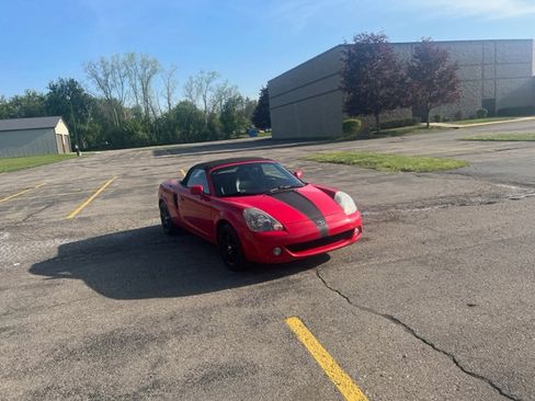 Used 2003 Toyota MR2 image 3