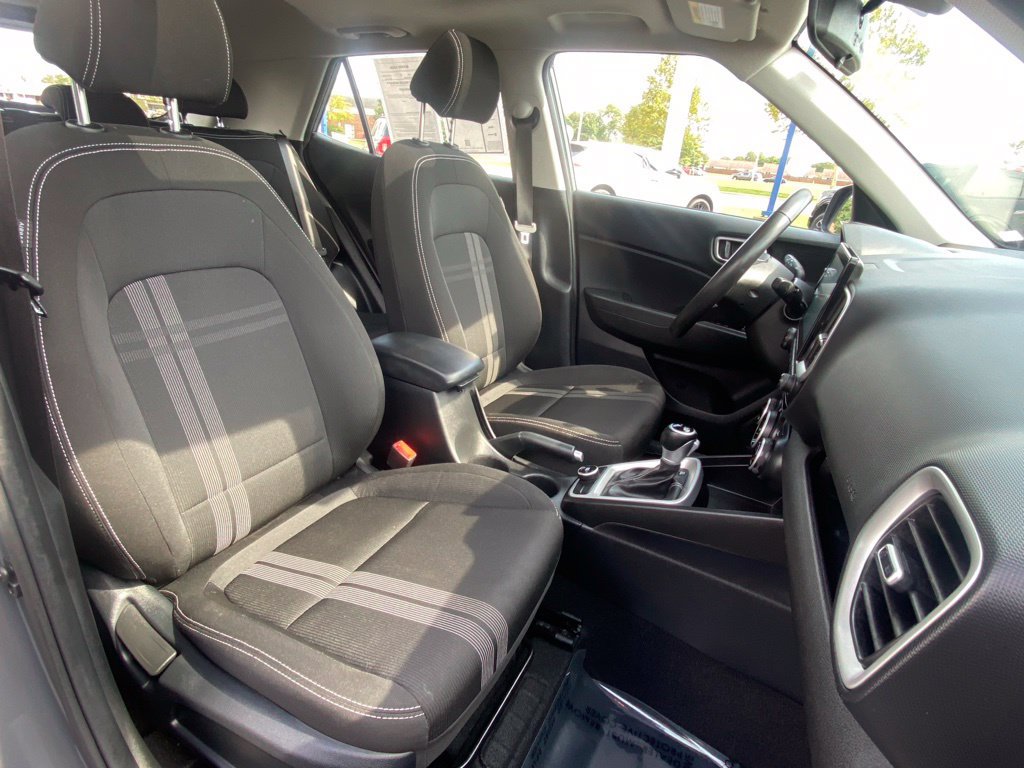 Used 2025 Hyundai Venue SEL FWD image 37