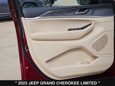 Used 2023 Jeep Grand Cherokee Limited image 14