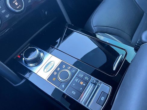 Used 2018 Land Rover Discovery HSE Luxury image 29