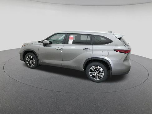 New 2026 Toyota Highlander XLE AWD/4WD image 4