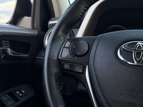 Used 2017 Toyota RAV4 XLE AWD/4WD image 11