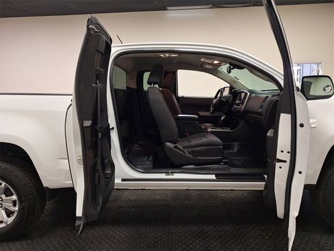 Used 2022 Chevrolet Colorado LT w/ Fleet Safety Package image 31