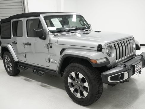 Used 2018 Jeep Wrangler Unlimited Sahara w/ LED Lighting Group image 3