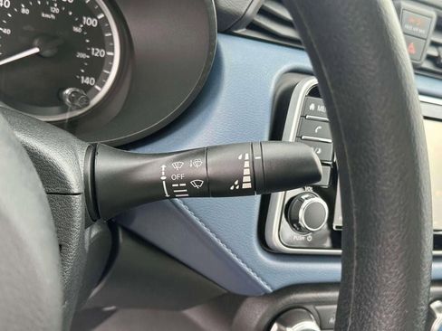 Used 2025 Nissan Versa SV FWD image 21