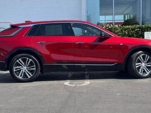 Certified 2024 Cadillac Lyriq Luxury AWD/4WD image 3