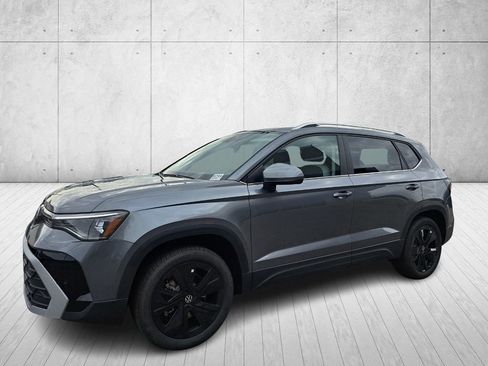 New 2026 Volkswagen Taos SE image 9