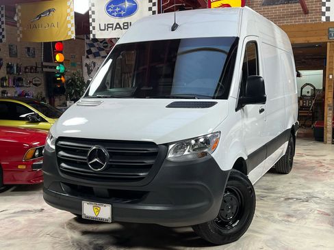 Used 2025 Mercedes-Benz Sprinter 2500 image 1