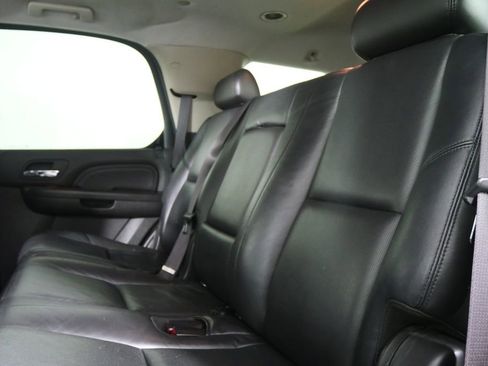 Used 2010 Cadillac Escalade AWD image 15