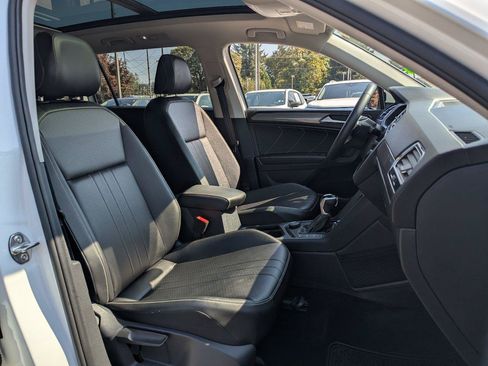 Used 2024 Volkswagen Tiguan SE w/ Panoramic Sunroof Package AWD/4WD image 33