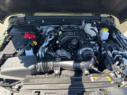Used 2024 Jeep Gladiator Rubicon AWD/4WD image 28