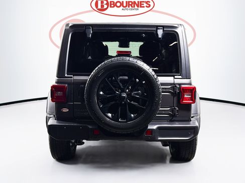 Used 2025 Jeep Wrangler Unlimited Sahara w/ Safety Group image 8