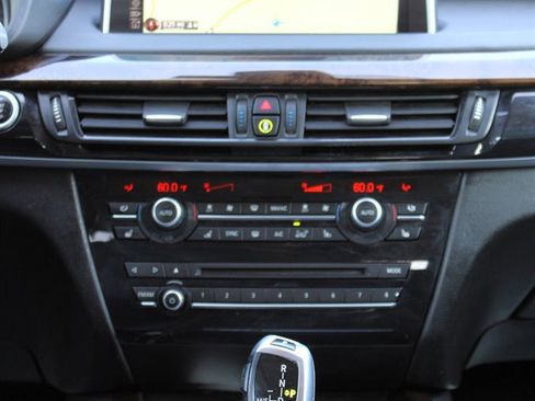 Used 2015 BMW X5 xDrive35d image 12