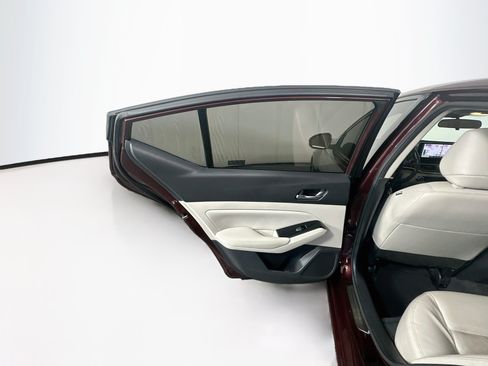Used 2024 Nissan Altima 2.5 SL FWD image 27