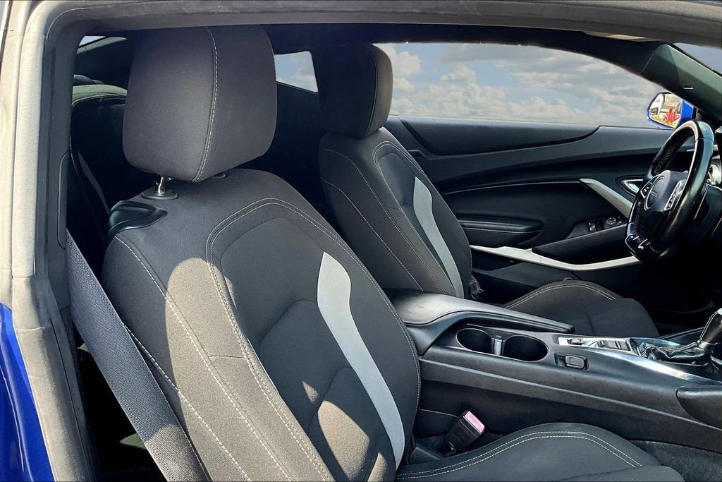 Used 2020 Chevrolet Camaro LT RWD image 27