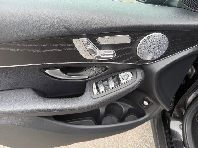 Used 2018 Mercedes-Benz GLC 300 4MATIC image 24