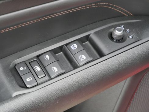 Used 2022 Jeep Compass Limited AWD/4WD image 19