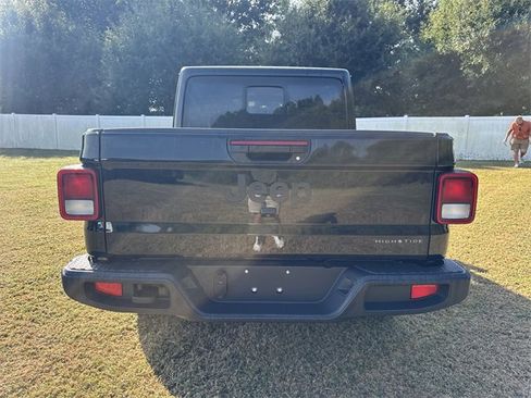 New 2025 Jeep Gladiator Sport image 12