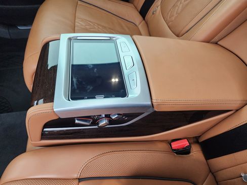 Used 2022 BMW 750i xDrive 750i xDrive w/ Luxury Rear Seating Package image 17