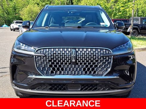Used 2025 Lincoln Aviator AWD image 2
