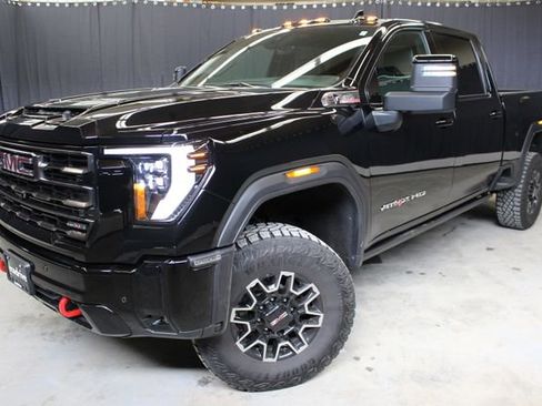 Used 2025 GMC Sierra 2500 AT4X AWD/4WD image 3