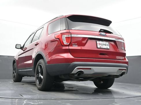 Used 2016 Ford Explorer XLT w/ Equipment Group 202A AWD/4WD image 29