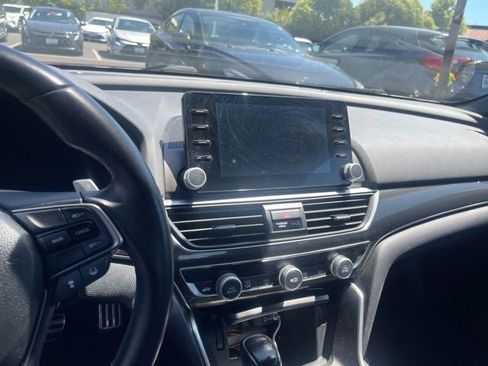 Used 2018 Honda Accord Sport image 6