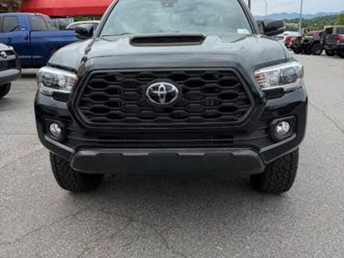 Used 2021 Toyota Tacoma TRD Sport AWD/4WD image 3
