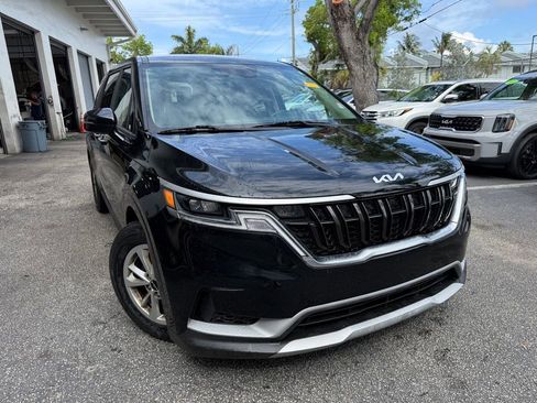 Used 2022 Kia Carnival LX FWD image 1