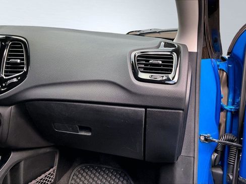 Used 2020 Jeep Compass Latitude image 18