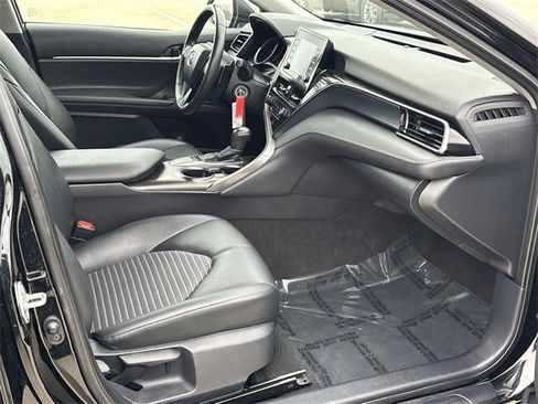 Used 2024 Toyota Camry SE image 10