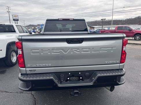 Used 2024 Chevrolet Silverado 2500 Custom w/ Custom Value Package image 5