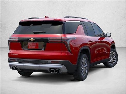 Used 2026 Chevrolet Traverse LT FWD image 5