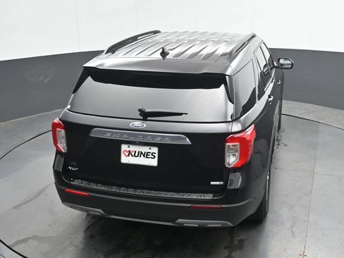 Used 2020 Ford Explorer XLT w/ Equipment Group 202A AWD/4WD image 28