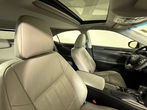 Used 2016 Lexus ES 350 w/ Luxury Package w/Wood Trim FWD image 26