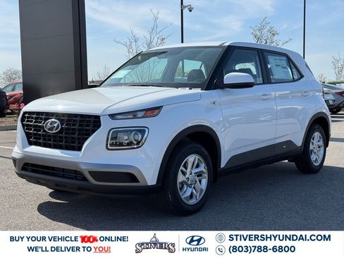 Certified 2025 Hyundai Venue SE image 8