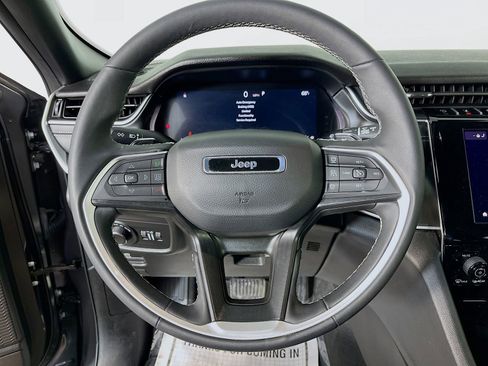 Used 2025 Jeep Grand Cherokee Laredo X w/ Luxury Tech Group I RWD image 13