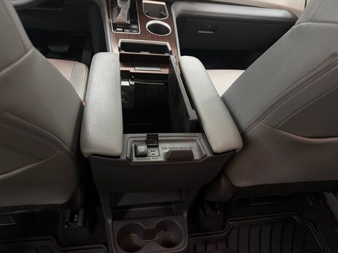 Used 2021 Toyota Sienna XLE FWD image 26