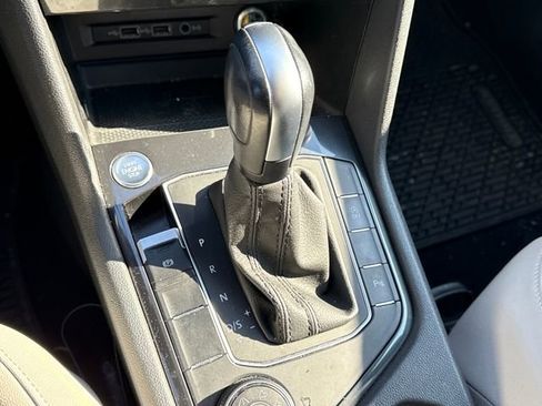 Used 2020 Volkswagen Tiguan SE R-Line image 22